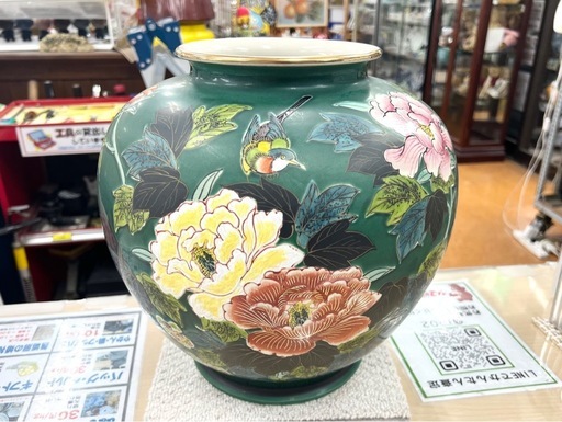 ●大型！九谷焼 翠孝作 青地牡丹花鳥飾壷  翠孝窯 大型花瓶 (飾壺) 　色鮮やかな絵付けや銀彩と金彩！ 富貴の象徴である大輪の牡丹！