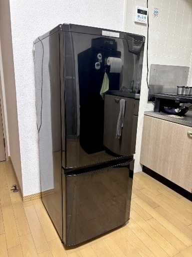 冷蔵庫「三菱ノンフロン冷凍冷蔵庫 MR-P15A-B形」 (くろ) 和歌山の