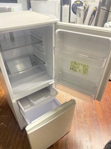 北九州市内配送無料　保証付き シャープSJ-D14E-W 冷蔵庫 ホワイト系 [137L /2ドア /右開き/左開き付け替えタイプ] 