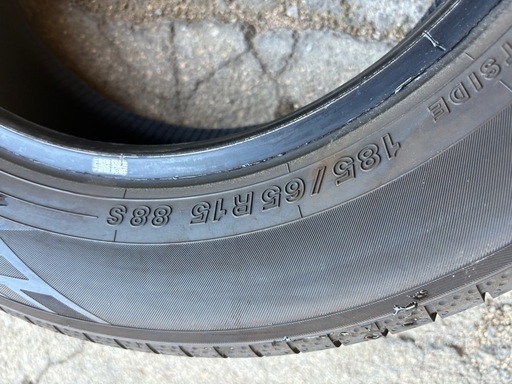 ヨコハマタイヤ四本セット　185/65R15