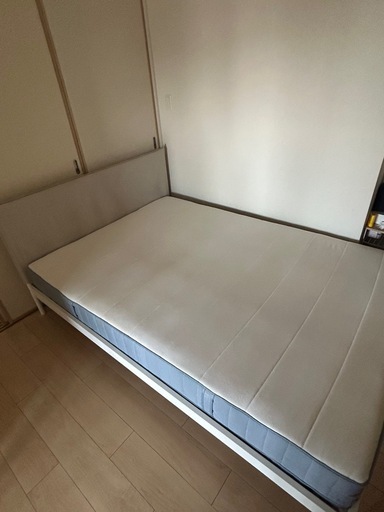 ダブルベッド