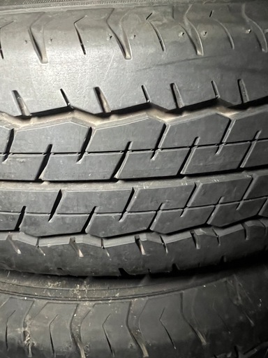 195/80r15 107/105 LNT ダンロップSP170-40週2023年製とハイエース用ホイール4本