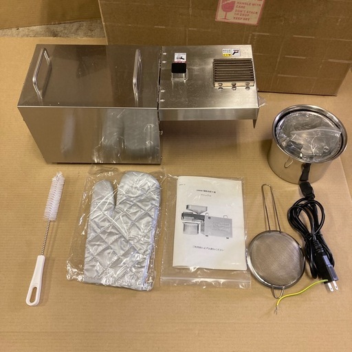 未使用 NEWTRY 電動油絞り器 1500W 調理器具