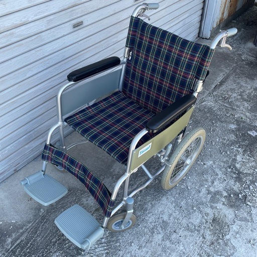 車椅子　幸和製作所TacaoF　B-40 介助式車椅子　背折れタイプ　アルミ製介護車　座面幅41cm