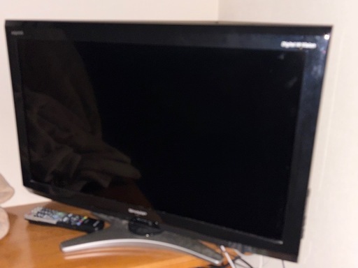 シャープ液晶カラーテレビLC-32E7 中古 (ぱやぱや) 前空のテレビ《液晶 