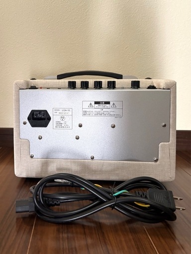ギターアンプ《Louis LGA-10》