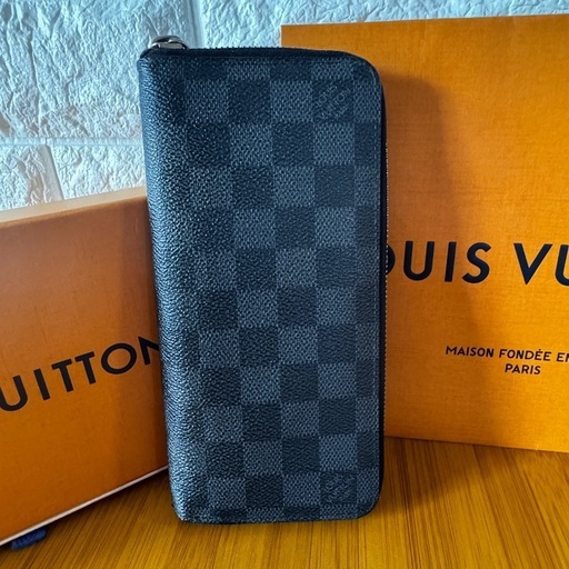 ルイヴィトン　グラフィット　ヴェルディカル　長財布