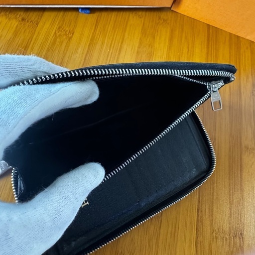 ルイヴィトン　グラフィット　ヴェルディカル　長財布
