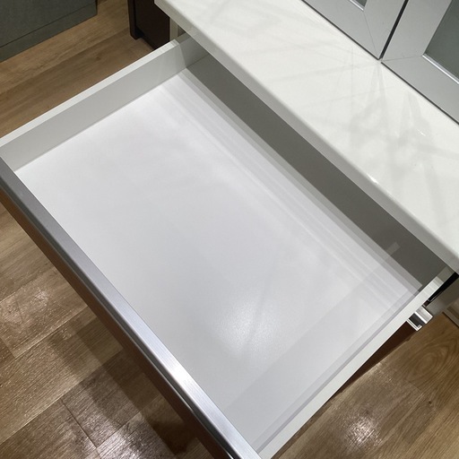 【トレファク神戸南店】高橋木工所 食器棚　※扉ウキ・ハガレ有、上下固定パーツ欠品【取りに来られる方限定】