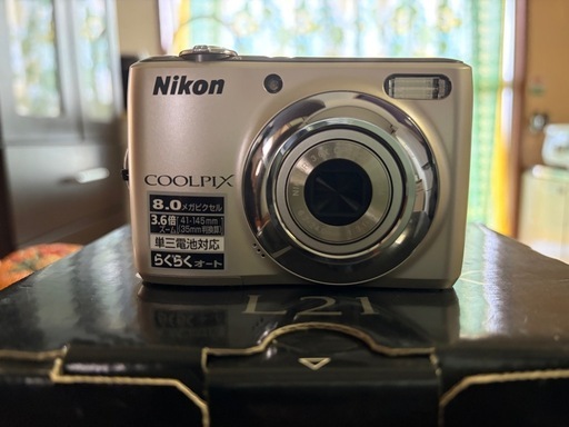 Nikon 　デジタルカメラ　新品