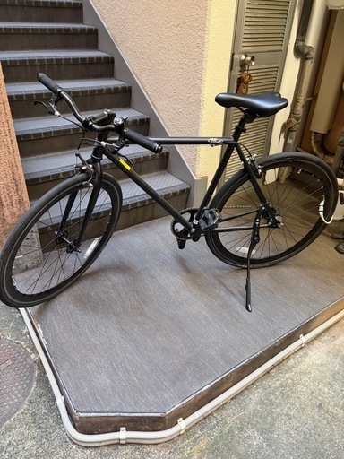 週末限定特価！】 クロスバイク 自転車 8年連続1位 シマノ 6段変速 26 自転車クロスバイク