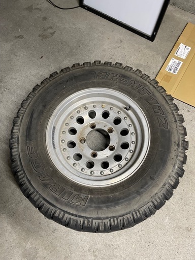 お話中ジムニー用235/75R15
