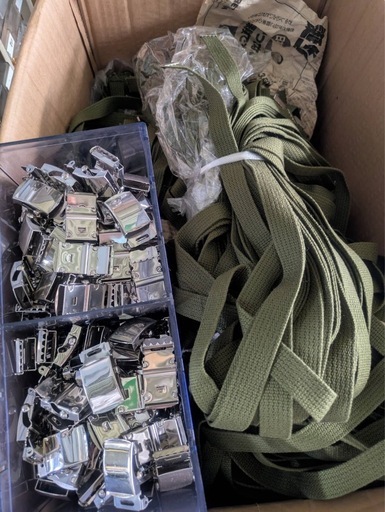 卸のまんま【京橋】ガチャベルト　バックル269個！ 5000円