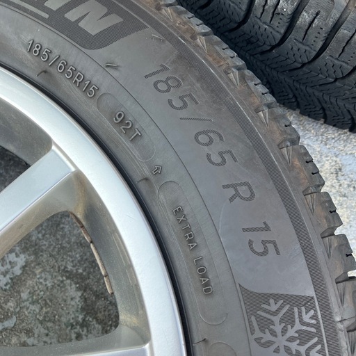 スタッドレスミシュランタイヤアルミ付き４本セット　185/65 R15