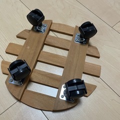 木製キャスタートレー丸型の画像
