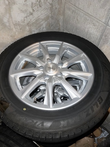受付終了　
スタッドレス　VRX3 アルミホイールセット