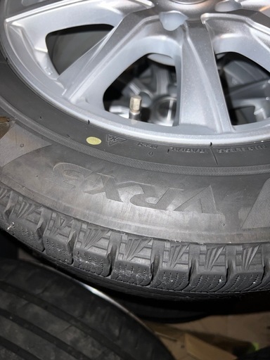 受付終了　
スタッドレス　VRX3 アルミホイールセット