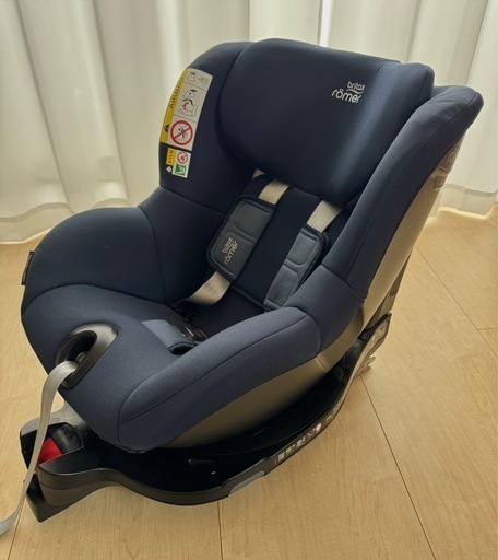 britaxrömer車用チャイルドシートSICTネイビー/ベージュのカバー付き