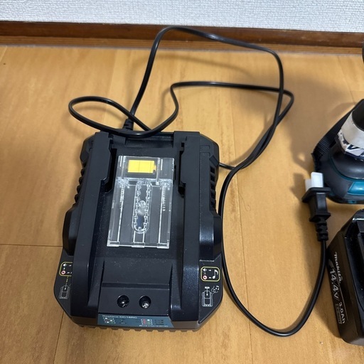 Makita　充電式　インパクトドライバーセット　14.4V　3.0Ah　モデルTD136DRFX　バッテリー充電器付+おまけ