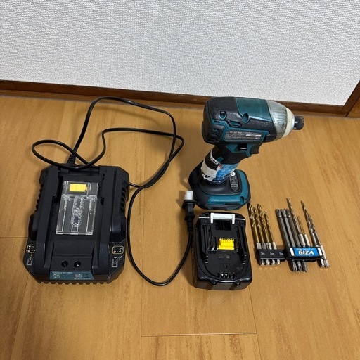 Makita　充電式　インパクトドライバーセット　14.4V　3.0Ah　モデルTD136DRFX　バッテリー充電器付+おまけ