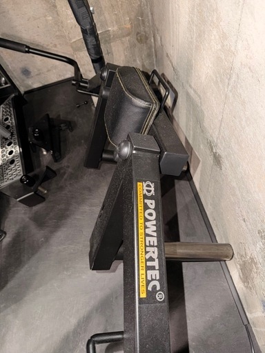 トレーニング器具、ペックフライ用