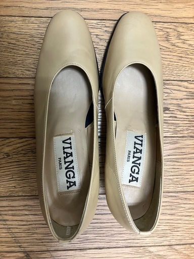 VIANGA PARISのベージュパンプス (キラク) 鶯谷の靴《パンプス》の中古 