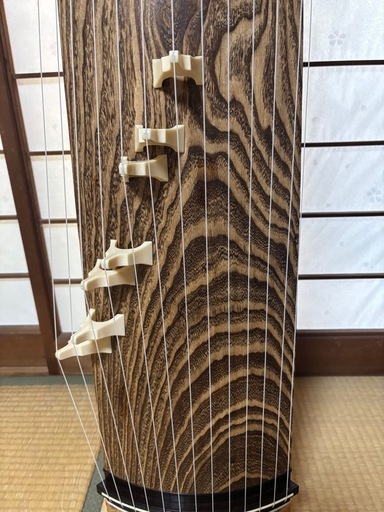 箏　　　くり甲　綾杉彫 