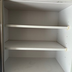 【2021年製】三幸ジャパン 食器棚/キッチンボード ホワイト（スライド棚・コンセント付き）の画像