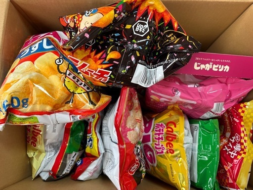 お菓子やカップ麺6個選んで1000円 (u) 間々田の食品の中古あげます