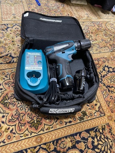 Makita インパクトドライバー（バッテリー2個　）10.8v
