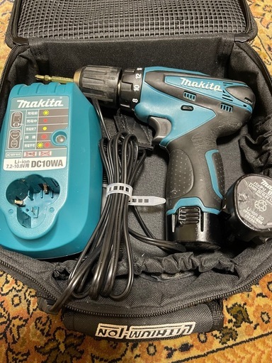 Makita インパクトドライバー（バッテリー2個　）10.8v