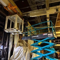 機械の解体、取り付け、整備、などと、その手元作業の画像