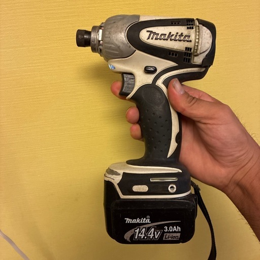 マキタ14v インパクトドライバーバッテリー+本体