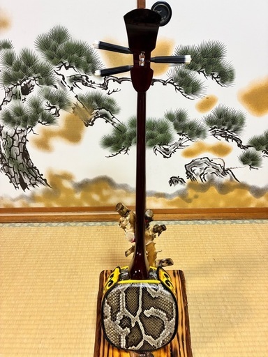 沖縄三線！新品！真壁型！スンチー塗り！本張り【一枚張り】付属品付き