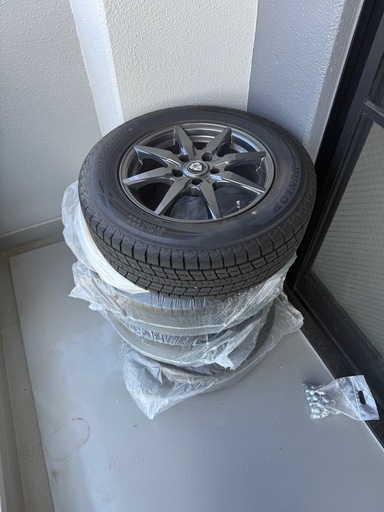 ワンシーズンのみ使用】215/65R16 2025年製スタッドレスタイヤ4本