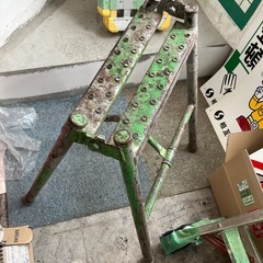 鉄の脚立の画像