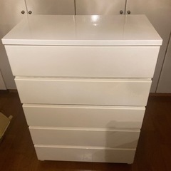 白色チェストの画像
