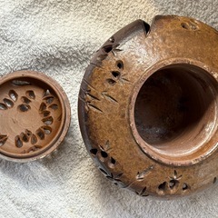 陶器製 透かし彫り 香炉 蓋付き 茶道具 骨董品 置き物の画像