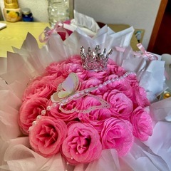 【豪華】ティアラ・蝶付き ソープフラワー風 花束 ピンク ギフト プレゼントの画像