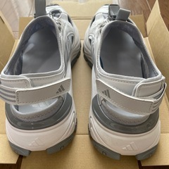 adidas アディダス スニーカーサンダル 24.5cm グレーの画像