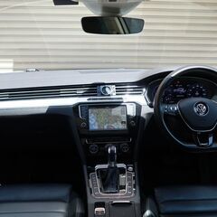検査10年8月パサートヴァリアントGTE アドバンス PHEV/パノラマルーフ/追従型ACC/液晶メーター/ブラックレザー/純正ナビ/地デジ/360度カメラの画像