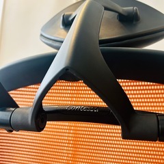 《売約済》【17万円】OKAMURA オカムラ Contessa コンテッサ CM52BB オフィスチェア デスクチェア ワークチェア 小型ヘッドレスト ヘッドレスト付 可動肘 アジャストアーム 背メッシュ 座クッション ハイバック 展示品 保管品 パソコンチェア OAチェア 事務椅子 高機能チェア 書斎 在宅ワーク テレワーク デザイナーズ オフィス家具 の画像