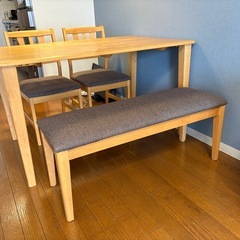 やりとり中【美品】天然木ダイニングテーブルセット　70×120cmの画像