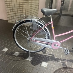 大人用自転車　26インママチャリ、ピンクシルバー　オートライト、鍵付き、ギアなしの画像