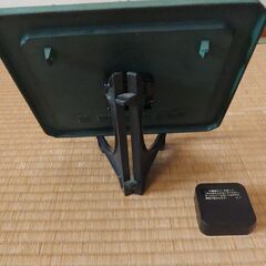 レトロ重厚 鋳物製 置時計（桜＆建物レリーフ／セイコー製ムーブメント／専用台座付き）の画像