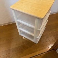 三段チェストの画像