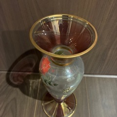 花瓶　ガラス　花の模様の画像