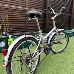 20イン6速折りたたみ自転車の画像