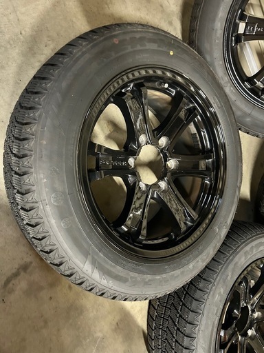 ハイエーススタッドレス215/60R17 wedsキラー (たろう) 駒ケ根のタイヤ