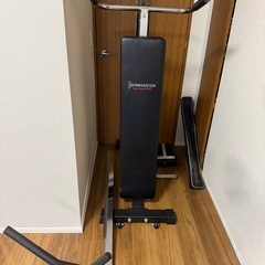 
自宅トレ用のベンチ、懸垂、ディップス器具一式